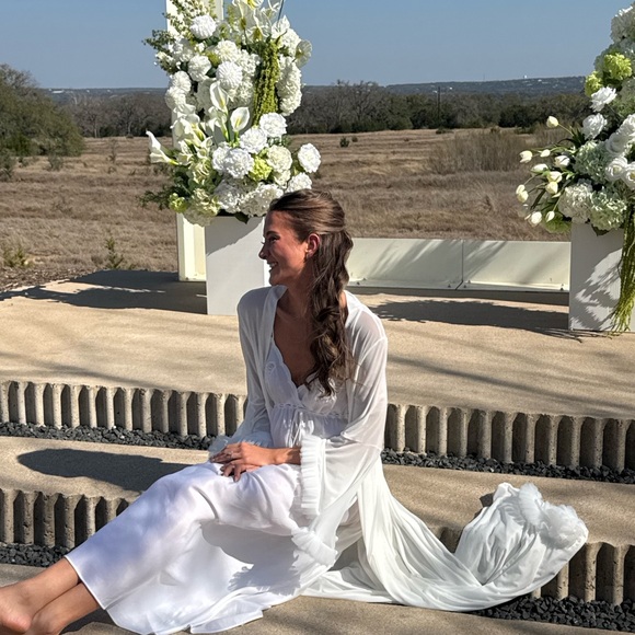 Elegant White Sheer Robe - Picture 5 of 6